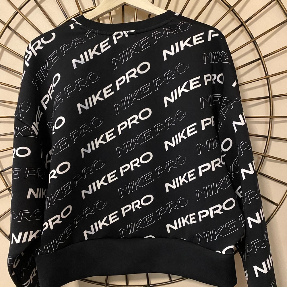 NWT Nike Pro sweatshirt | m |